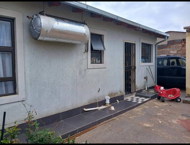 2 BEDROOM HOUSE FOR SALE IN PALM RIDGE EXT 2